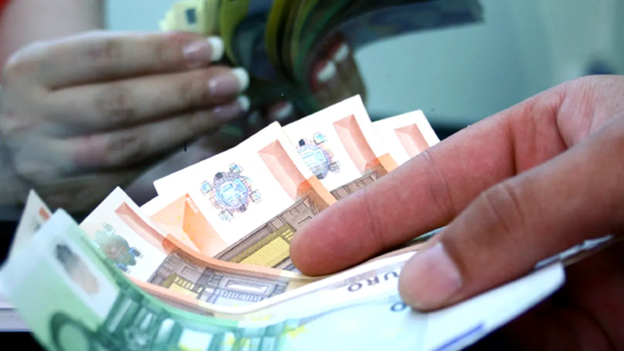 Referinţa BNR atinge un nou minim din ianuarie 2009 - 4,0653 lei/euro