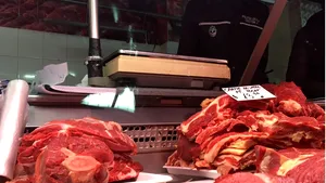 Sute de kilograme de carne şi produse din carne, confiscate de autorităţi în Sectorul 4 al Capitalei