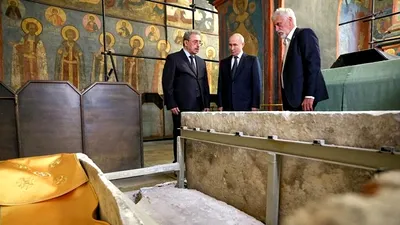 EXTERNE Moaștele la care s-a rugat Putin, trimise pe front, ar fi fost pierdute de ruși. Biserica Ortodoxă rusă neagă