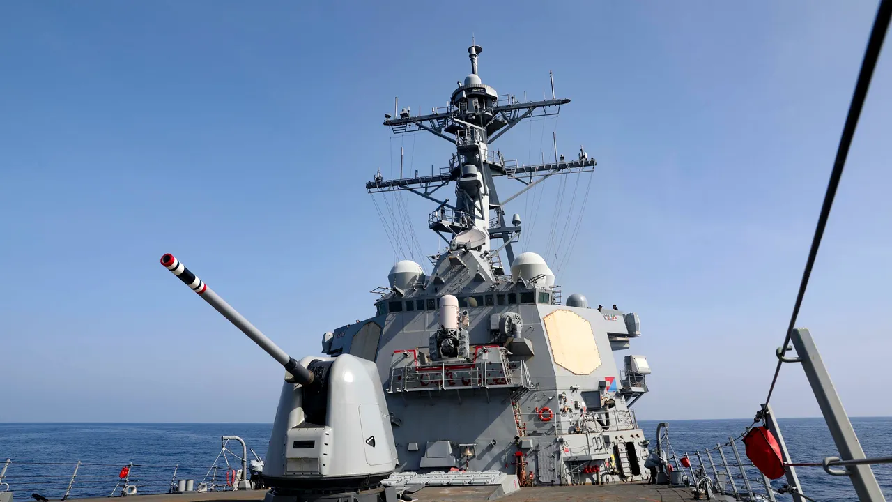 SUA sfidează China. O navă de război americană a navigat prin strâmtoarea Taiwan