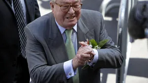 Jean-Marie Le Pen l-a calificat pe Francois Hollande drept 