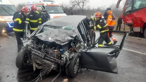 Accident grav între un autocar şi un autoturism în Ialomiţa. Două persoane au murit