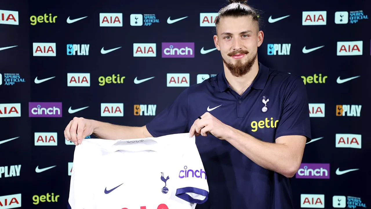 Radu Drăguşin a debutat fericit pentru Tottenham Hotspur. N-a pierdut cu Manchester United
