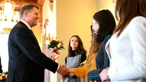 MESAJELE politicienilor de 8 martie, pe Facebook: De la poze cu mame, la versuri din Vadim Tudor | FOTO