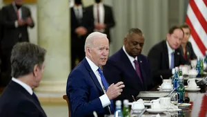 Joe Biden s-a întâlnit cu oficiali ucraineni în timpul vizitei în Polonia. Statele Unite şi-au exprimat angajamentul faţă de Ucraina
