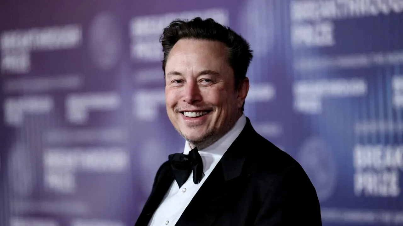 Elon Musk a anunțat că Tesla a testat pe străzi publice modele complet autonome fără incidente