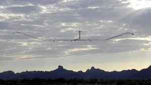 Un avion fără pilot, propulsat de energie solară, pulverizează recordul mondial al duratei de zbor