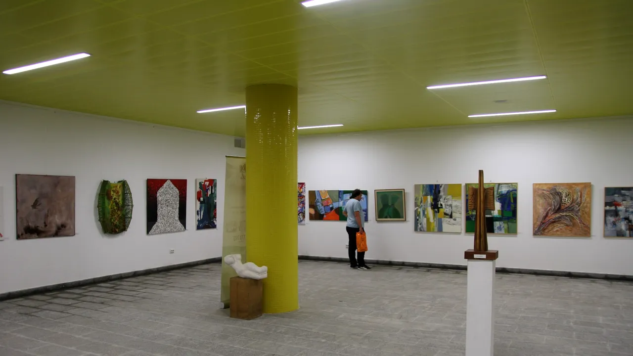 Un pasaj pietonal UNIC, realizat în cadrul unui proiect de 14,5 milioane euro, a fost deschis la Râmnicu Vâlcea | FOTO 