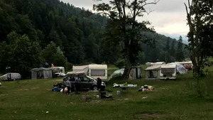 Libertate în plină stare de alertă. Proprietarii de rulote au ieşit la iarbă verde 