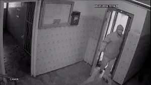 Mama minorilor agresaţi în lift, mărturisiri dureroase: Copiii merg la psiholog, băiatul este cel mai afectat. Vreau ca agresorul să fie pedepsit pentru tot ce a făcut