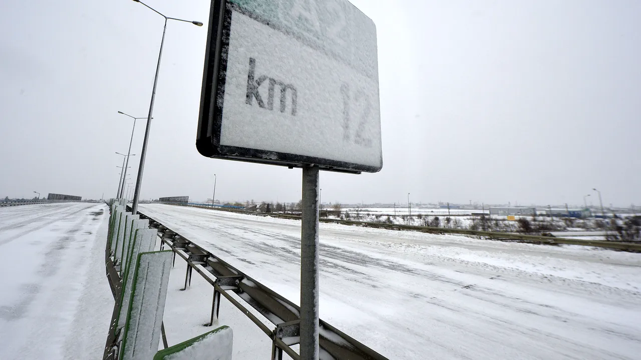 Vântul puternic a răscolit sud-estul ţării. 20 de tronsoane de drumuri naţionale şi o autostradă sunt închise din cauza viscolului / Şcolile din mai multe judeţe vor fi închise în prima zi a săptămânii