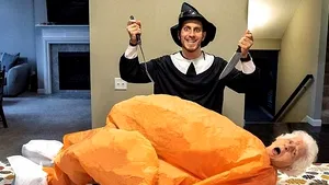 FOTO. Ipostazele amuzante în care s-au fotografiat o bunică şi nepotul ei, spre deliciul urmăritorilor de pe Instagram 