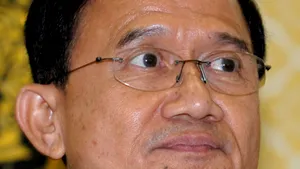 Premierul thailandez acceptă verdictul Curţii Constituţionale