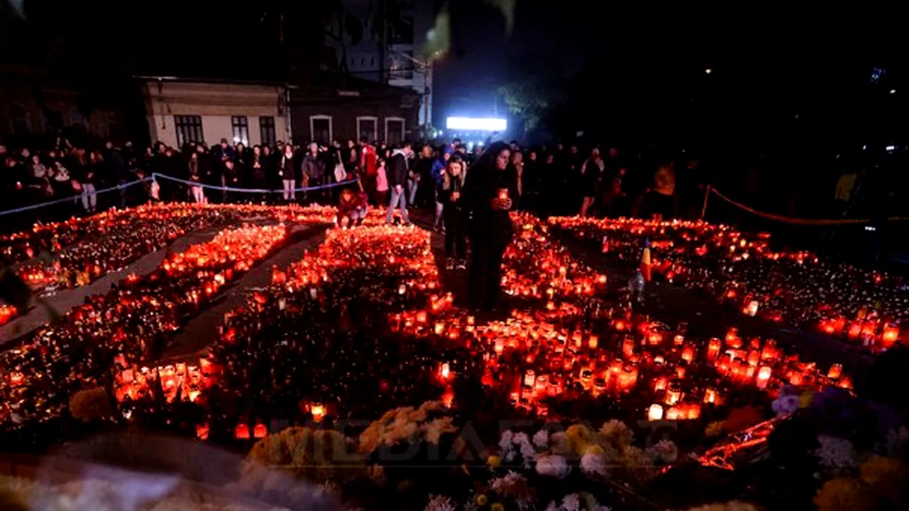 #COLECTIV: La două luni după incendiu, câteva sute de persoane i-au plâns, la locul tragediei, pe cei morţi
