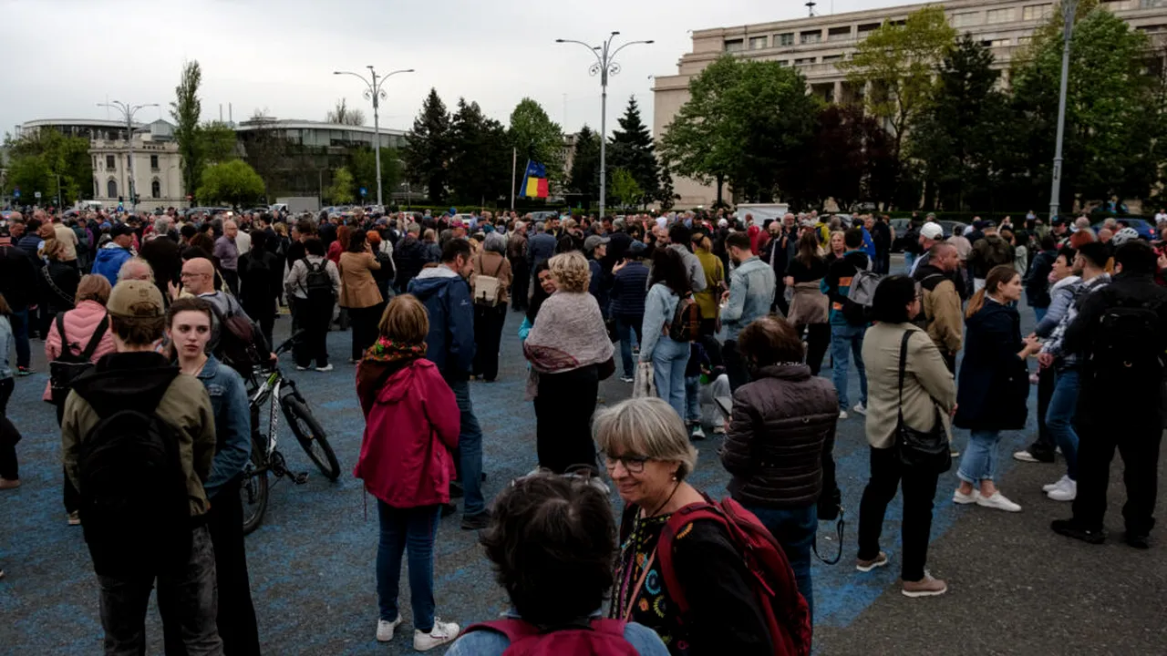 Manifestație vineri seară în Piața Victoriei, sub sloganul „E nevoie să apărăm democrația”