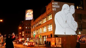 Desen scandalos proiectat pe un perete în New York: Preşedinţii Vladimir Putin şi Donald Trump sunt reprezentaţi ca fiind un cuplu