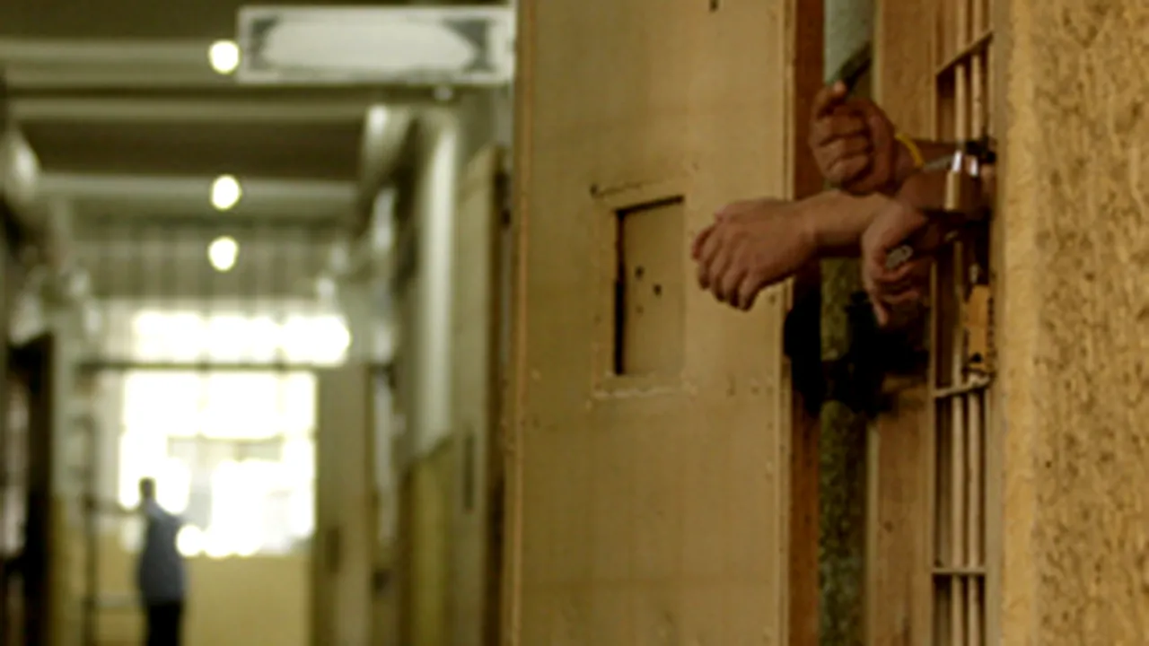 Deţinut evadat de la Penitenciarul Ploieşti, căutat de poliţişti şi jandarmi