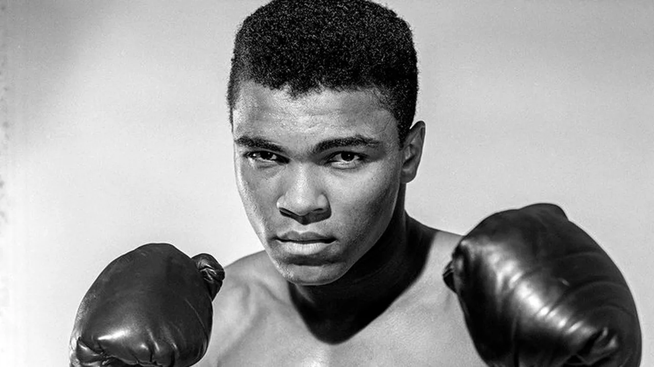Fiul lui Muhammad Ali, REŢINUT şi INTEROGAT de autorităţile pentru Imigraţie, pe un aeroport din SUA. Întrebarea pe care i-au pus-o oficialităţile depăşeşte orice închipuire
