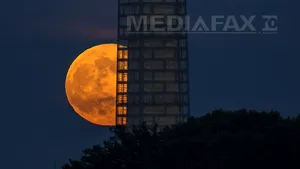 SUPERLUNA: Fenomenul astronomic, în imagini spectaculoase din lume - GALERIE FOTO