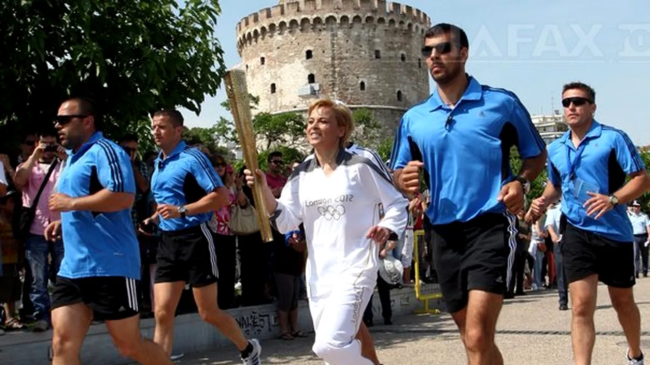O poliţistă de frontieră româncă aflată în misiune în Grecia a purtat flacăra olimpică 