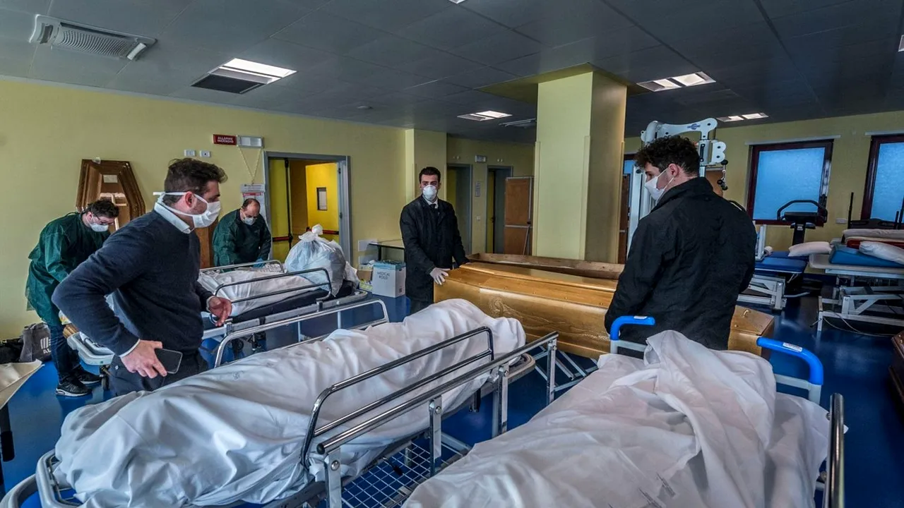 GALERIE FOTO: Imagini dezolante în Italia. Crematoriile nu mai fac faţă numărului de morţi din Bergamo