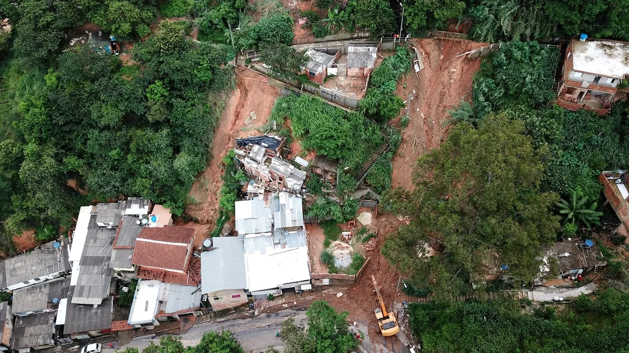 Furtuni violente în Brazilia. Cel puţin 46 de persoane au murit în urma inundaţiilor şi alunecărilor de teren