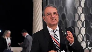 Senatorul Vergil Chiţac, dus fără izoletă la Spitalul de Boli Infecţioase din Constanţa