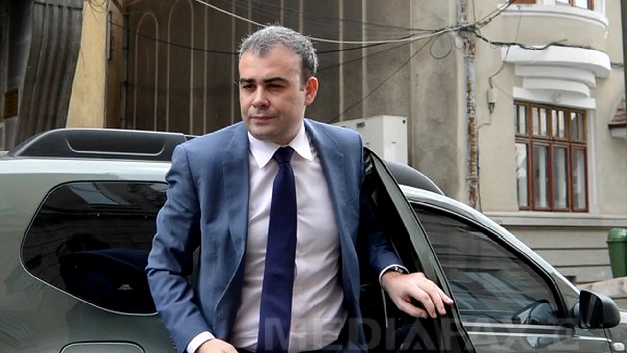 Ministrul demisionar al Finanţelor Darius Vâlcov, audiat la DNA