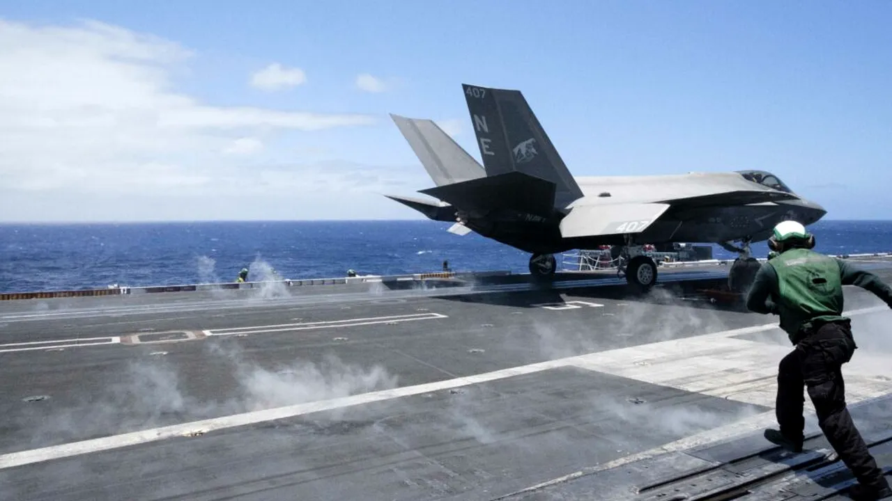 Un avion F-35 s-a prăbușit lângă baza „Top Gun” în California. Pilotul s-a catapultat