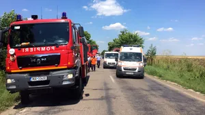 Accident de circulaţie în Cluj | Trei persoane au fost rănite după ce maşina în care se aflau s-a răsturnat într-un şanţ