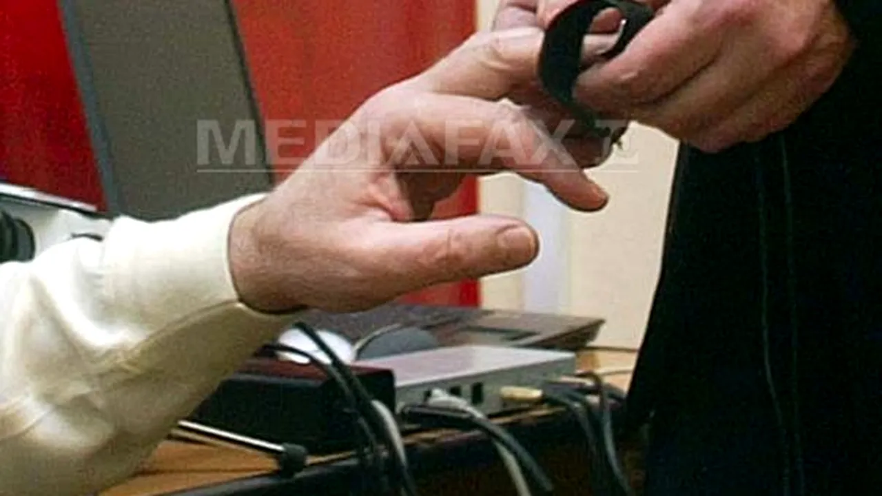 Trei suspecţi din dosarul furtului de tablouri au fost testaţi la poligraf
