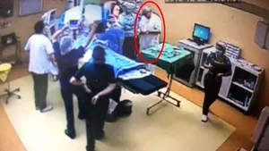 FOTO | Ungureanu publică imagini din sala de operaţii de la Floreasca: „De ce mai e lăsat să opereze Beuran?” / Când a ajuns doctorul în încăpere şi ce a făcut imediat după aceea