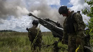 Războiul din Ucraina, ziua 144. Rusia intensifică operaţiunile de luptă / Seria bombardamentelor continuă / Zelenski promite recucerirea teritoriilor pierdute / Peste 100 de civili au fost ucişi în ultimele două săptămâni / Forţa invadatorilor, pusă la îndoială / Ucraina vrea să-l schimbe pe şeful serviciilor secrete