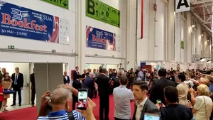 BOOKFEST 2018 | Cum a fost în prima zi la Salonul Internaţional de Carte: Este foarte important să faci dreapta atunci când depăşeşti poarta de acces, altfel ajungi la Expo Funerare