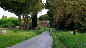 Cel mai lung drum drept din Europa nu are nicio curbă pe zeci de kilometri. Drumul este obiectiv turistic