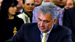 Proiectul HG pentru suplimentarea locurilor la rezidenţiat, semnat în prezenţa absolvenţilor