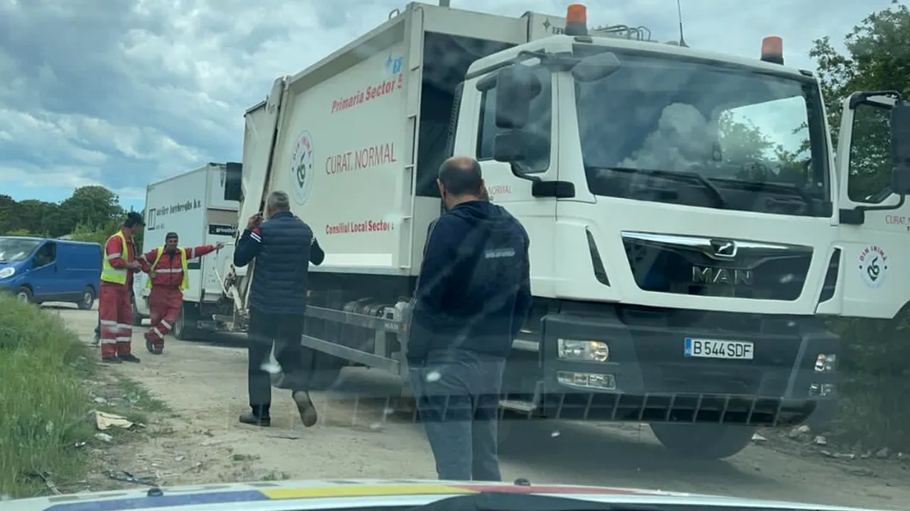 Angajaţi ai firmei de salubrizare din Sectorul 5, prinşi folosind gunoiera pentru deşeuri din Jilava