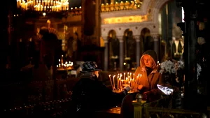 Locuitorii din Lviv îi întâmpină pe ucrainenii strămutaţi la masa de Paşte