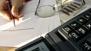 Avansul deficitului de cont curent a încetinit la 4 luni