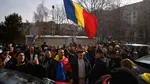 Susţinătorii lui Călin Georgescu s-au adunat la Parchetul General şi protestează. Este prezent si liderul AUR, George Simion