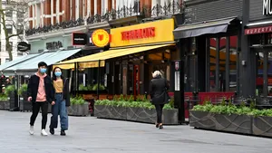 Marea Britanie: Aproape 7 milioane de locuri de muncă sunt în pericol. Restaurantele, cafenelele şi hotelurile, pe cale de dispariţie
