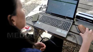 Aplicaţie IT în premieră a unor studenţi de la UBB Cluj: Codul PIN poate fi introdus în bancomat doar cu privirea - FOTO