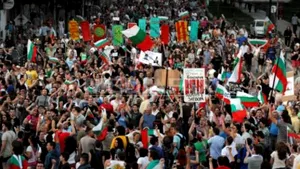 Mii de persoane au continuat protestele la Sofia, cerând demisia premierului Plamen Oreşarski