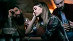 Ce spune psihologia despre oamenii care pleacă de la petreceri fără să-și ia rămas bun