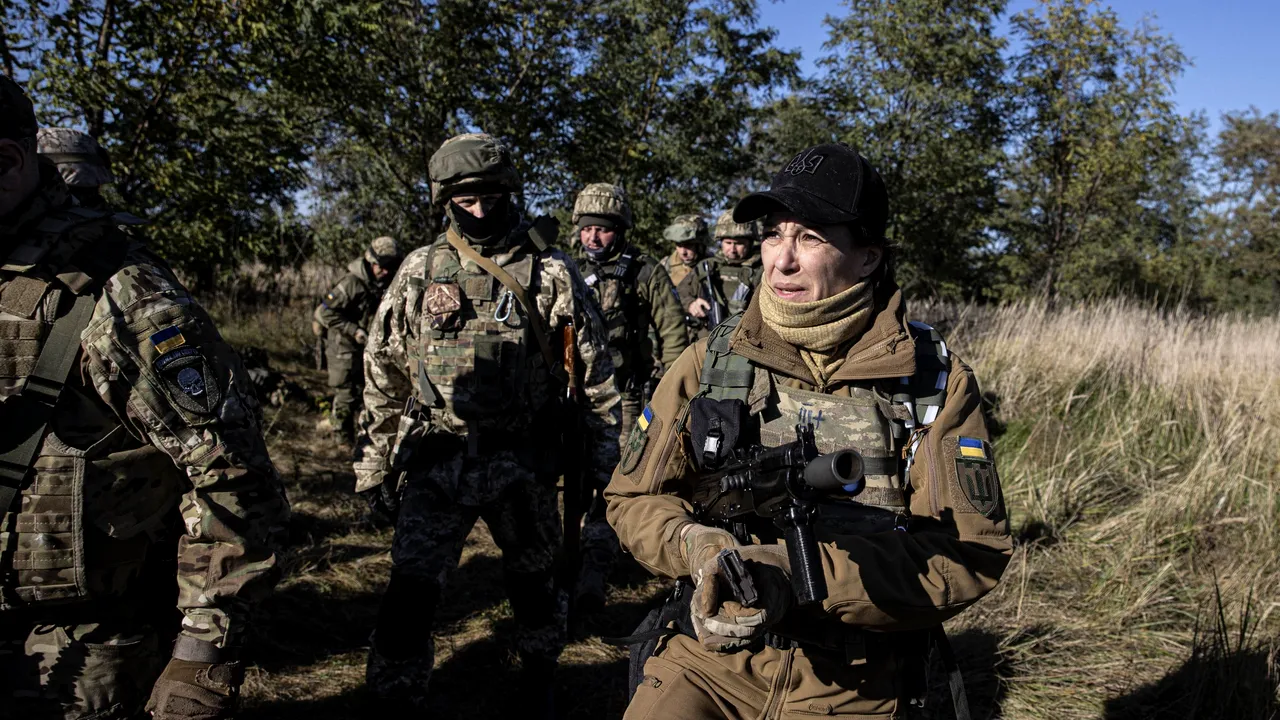 Războiul din Ucraina, ziua 237. Rusia, numit stat terorist / Bombardamente nocturne în Ucraina / Explozii în tot Kievul / Moscova admite că sunt vizate infrastructurile energetice / Gazprom livrează azi 42,4 milioane de metri cubi de gaz în Europa / 5 copii dezgropaţi în Liman / Bani de la UE pentru Ucraina