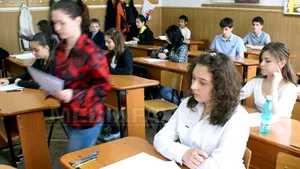 ANALIZĂ: Cu ce noutăţi vine noul an şcolar? Dictare la liceu, lectură la clasele I-IV, alfabetizare în înţelegerea unui text