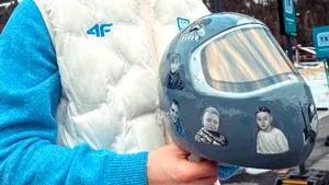 Un sportiv ucrainean spune că CIO i-a interzis casca personalizată cu portrete ale atleților uciși în război. Reacția lui Zelenski