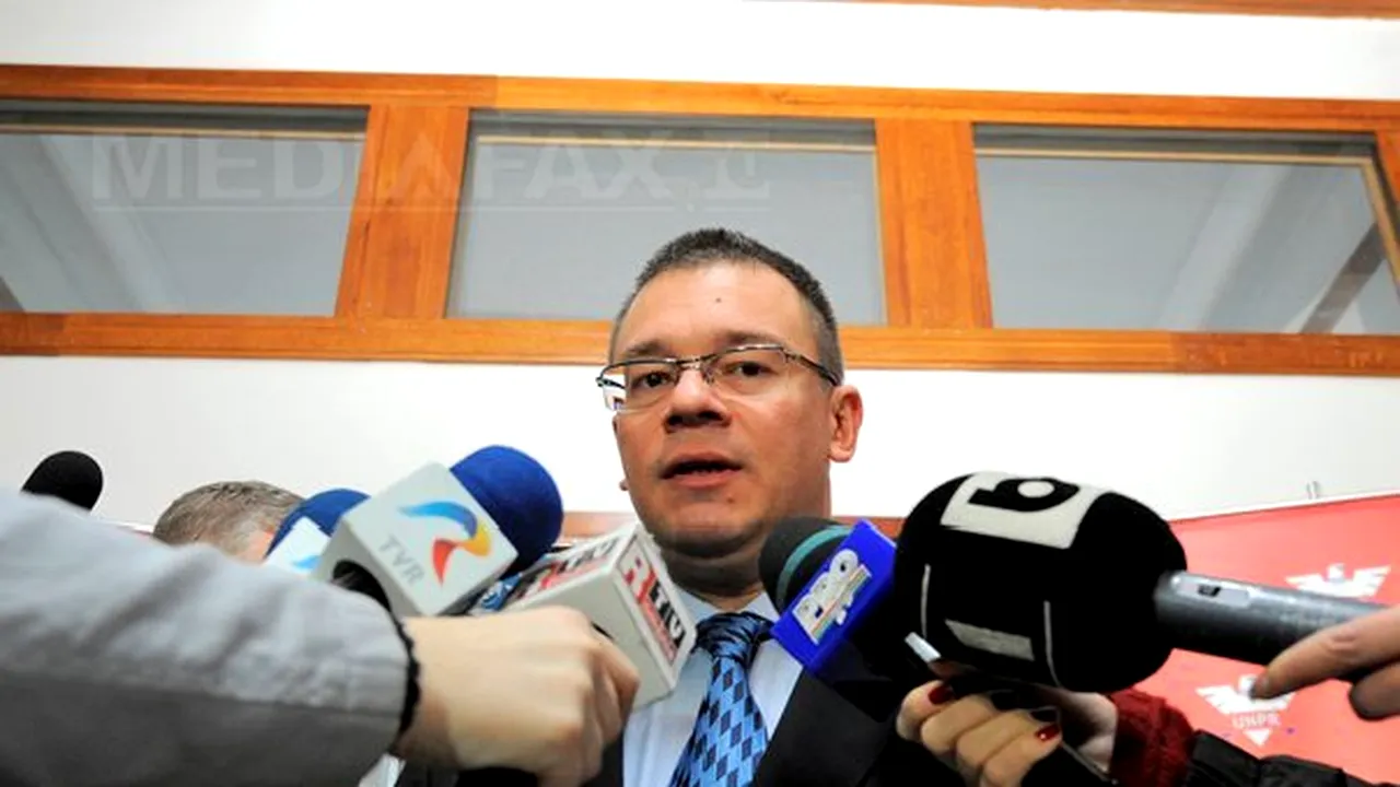Ungureanu, unui ieşean care îi spune să aibă încredere în societatea civilă: E singura ce mă sprijină