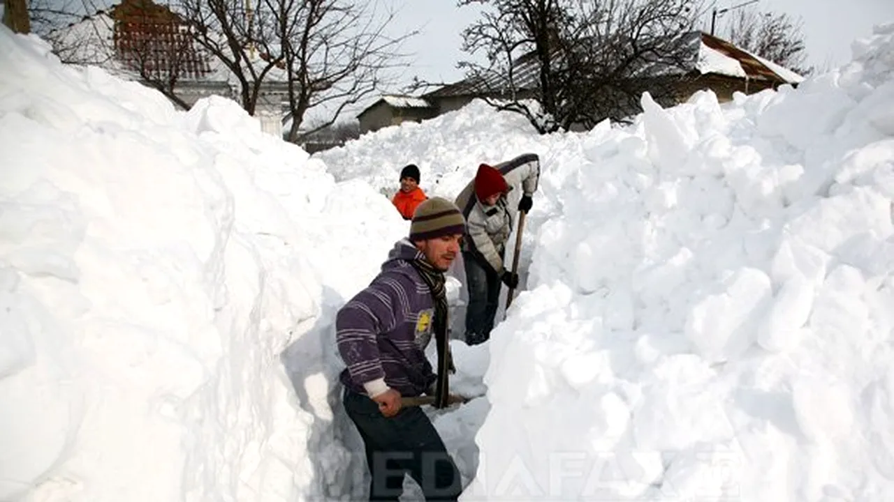 Buzău: Peste 2.000 de locuinţe din 28 de localităţi sunt încă sub nămeţi