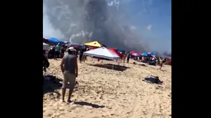 VIDEO Momentul în care un camion cu artificii explodează aproape de o plajă din SUA